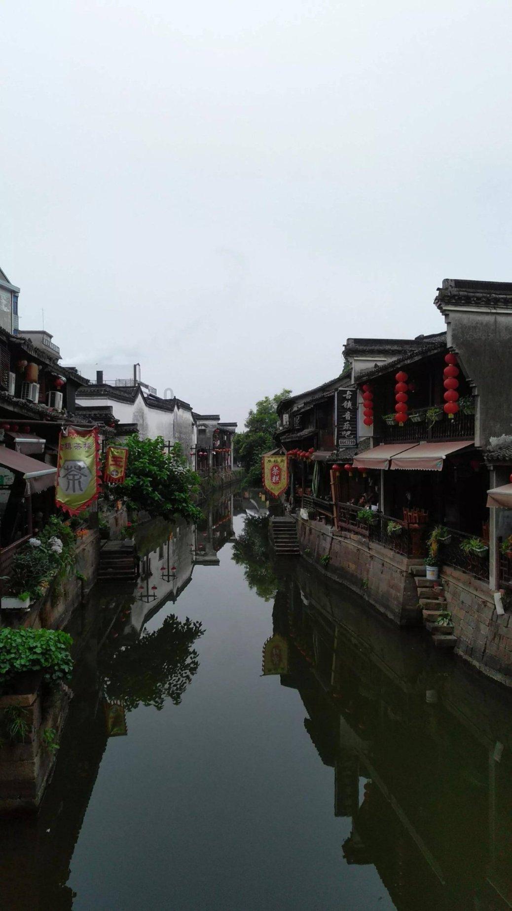 租了房子房东不给房子也不退钱算诈骗吗？游戏画面